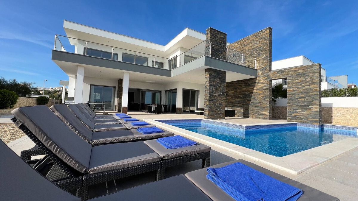 Pera Villa | LUXURY MODERN STYLE VILLA WITH PRIVATE POOL