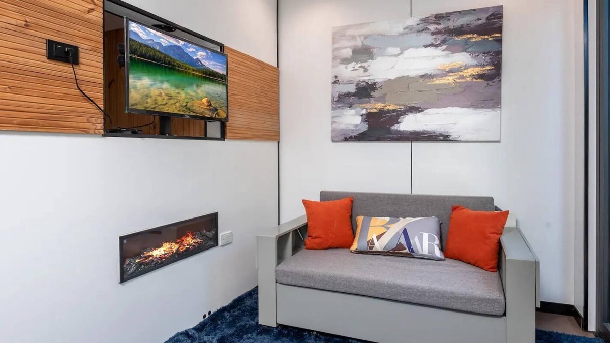 Tarzana House | Luxury Modern Tiny House - 1 BD, 1 BA and Sofa