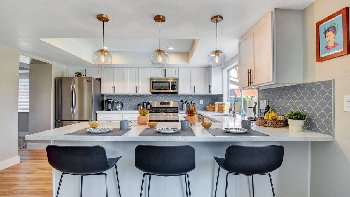 Paradise House | Luxury Modern Two Story Mini Mansion w/Heated Pool + Spa + Putting Green