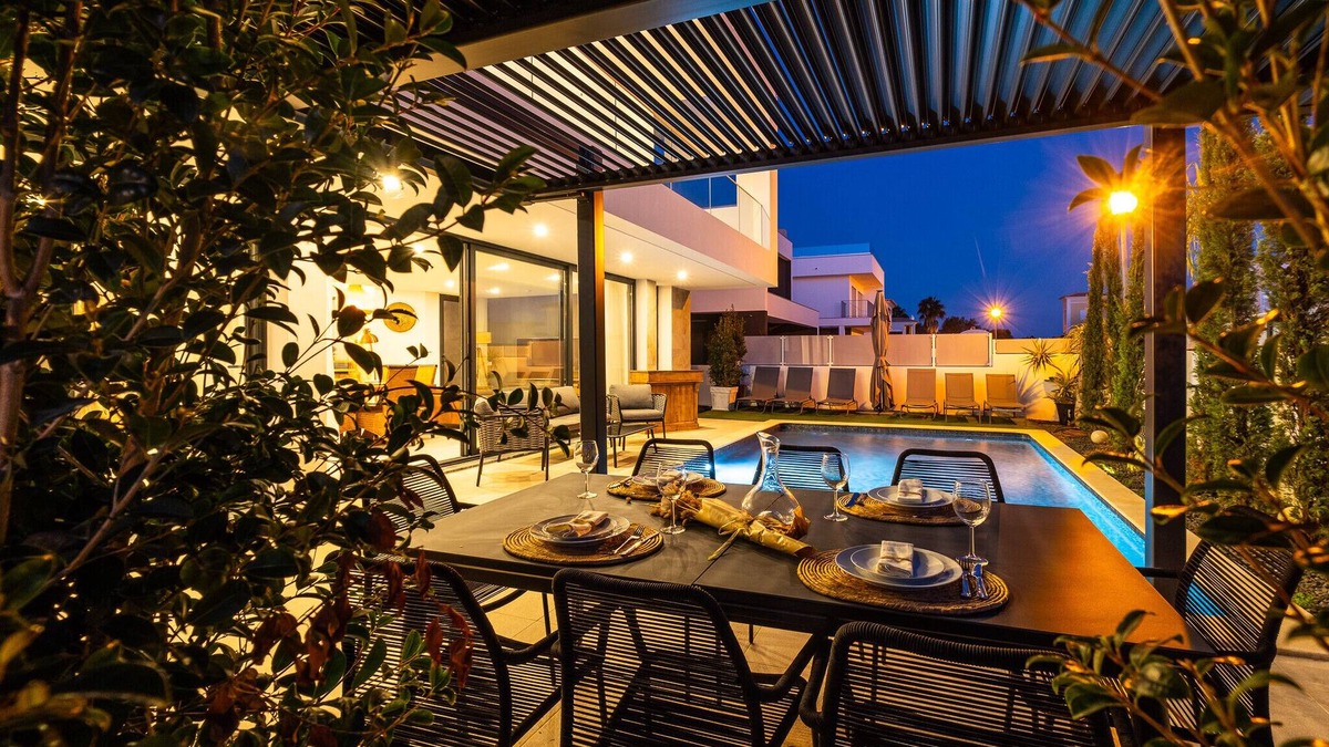 Cerro de Aguia Villa | Luxury/modern villa/heated pool 1800 metres from Sao Rafael beach