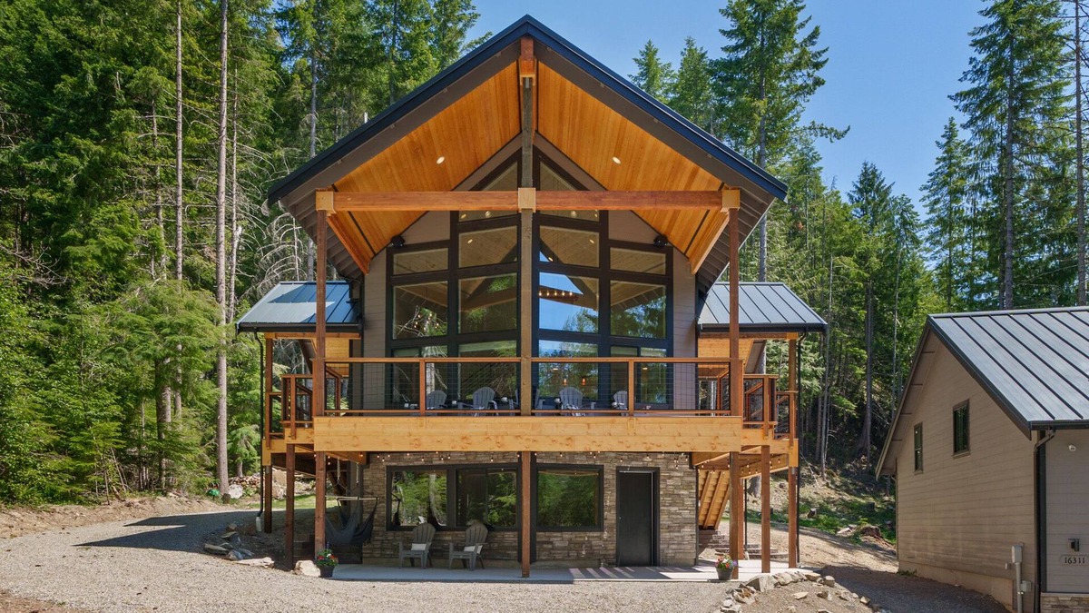 Enumclaw House | Luxury mountain cabin, near Crystal Mountain & Mt. Rainier