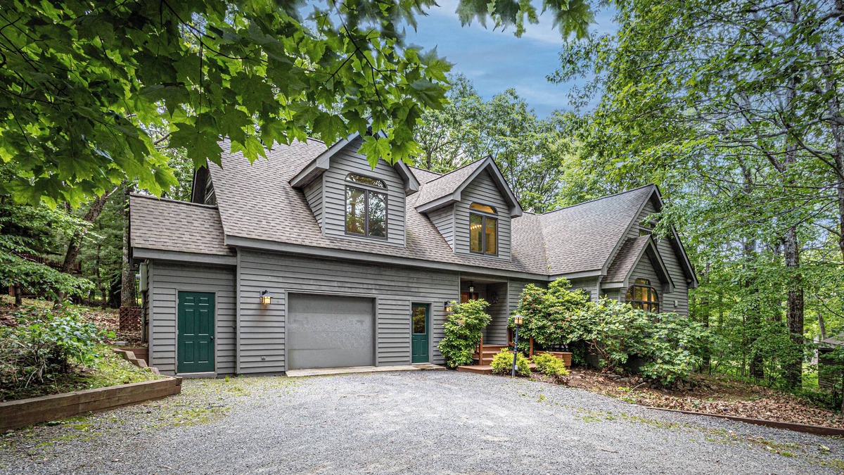 Chestnut Springs House | Luxury Mountain - Fall weekends almost sold out. Book now for Winter Skiing
