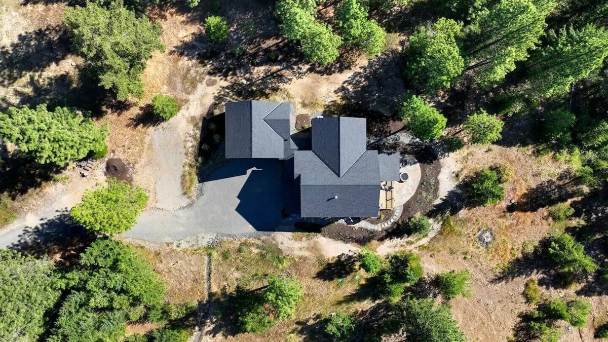 Cle Elum House | Luxury Mountain Home w/Hot Tub on 5 Acres!