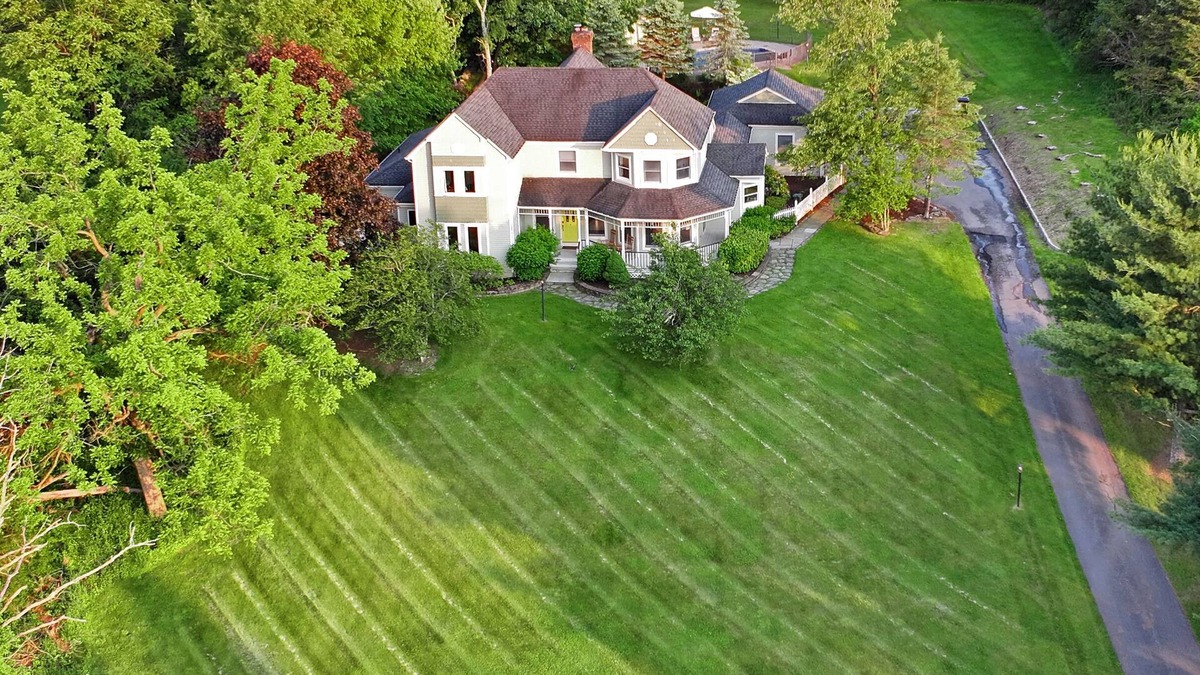 Warwick Cottage | Luxury Mountain House: Pool, Theater & Outdoor Kitchen