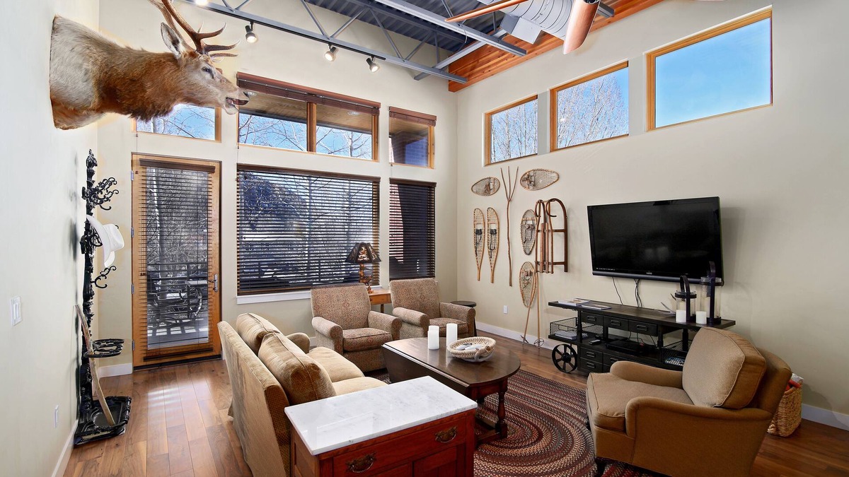 Eagle Condo | Luxury Mountain Loft in the heart of Eagle Ranch