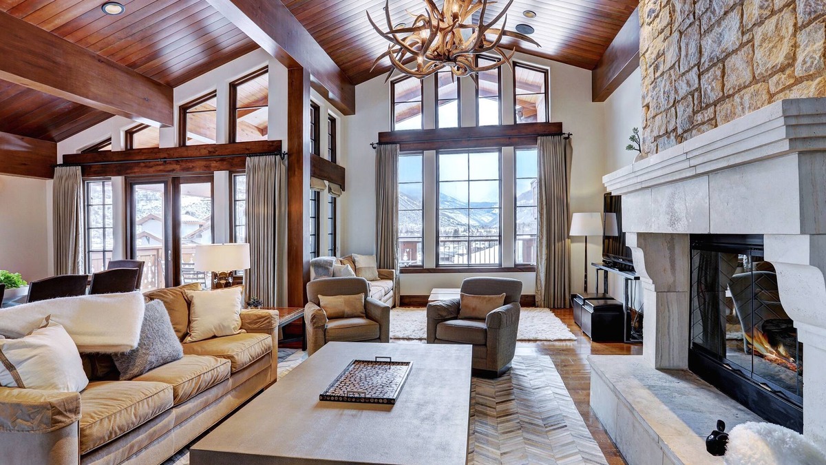Vail Condo | Luxury Mountainside 5BR halet in Vail Village by RedAwning - Save 20% on 7+ Nights!
