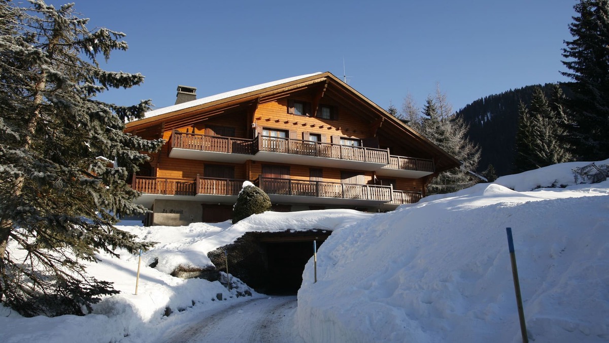 Villars-sur-Ollon Apartment | Luxury Moutainside Chalet with Stunning Views