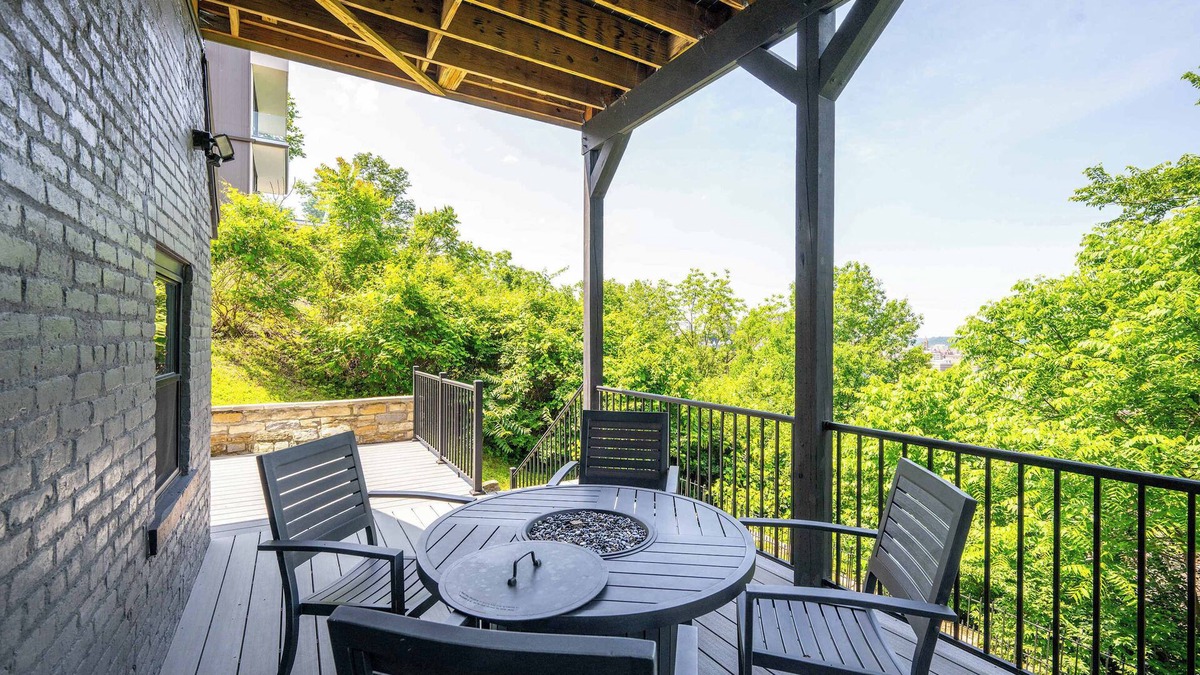 Mount Adams Apartment | Luxury Mt. Adams Retreat Apt 1