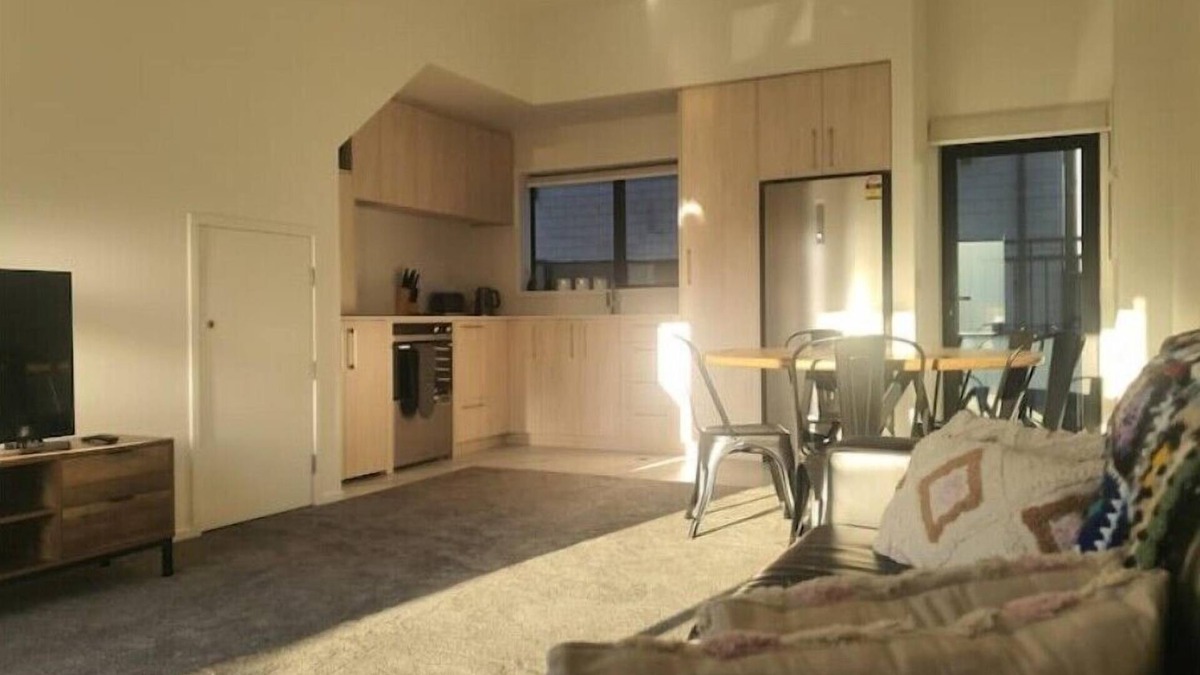 Addington Apartment | *Luxury New 3 Bedroom, 2 Bathroom APT in CBD/Hagley Park/Hospital. Sleep 6*