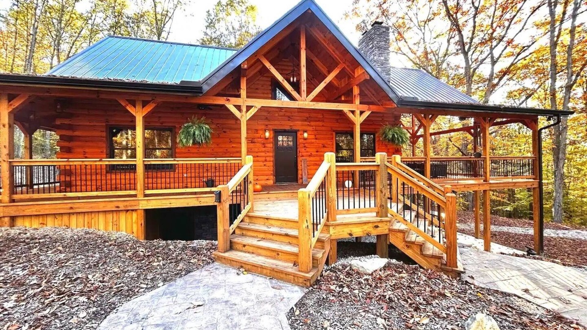 Carbon Hill Cabin | Luxury New 6BR lodge, 2 fireplaces, mini POOL/SPA