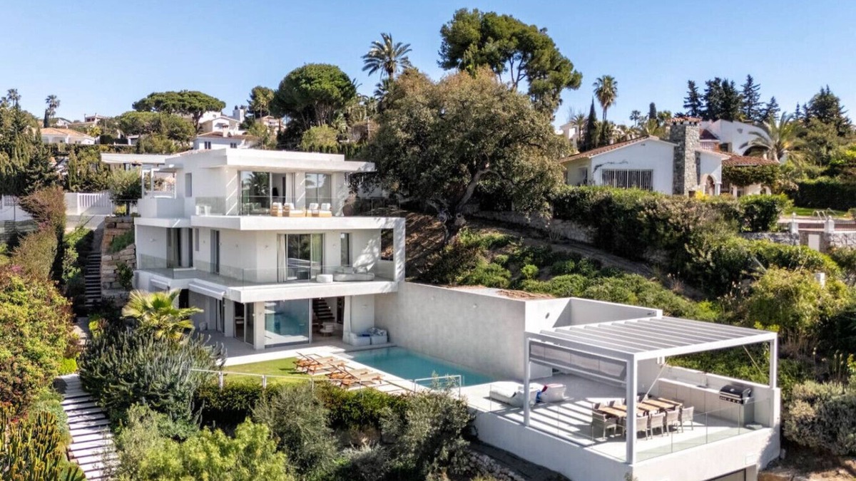 Elviria Villa | Luxury New Villa ALMA- 5BDR, Pool, Garden, Parkin