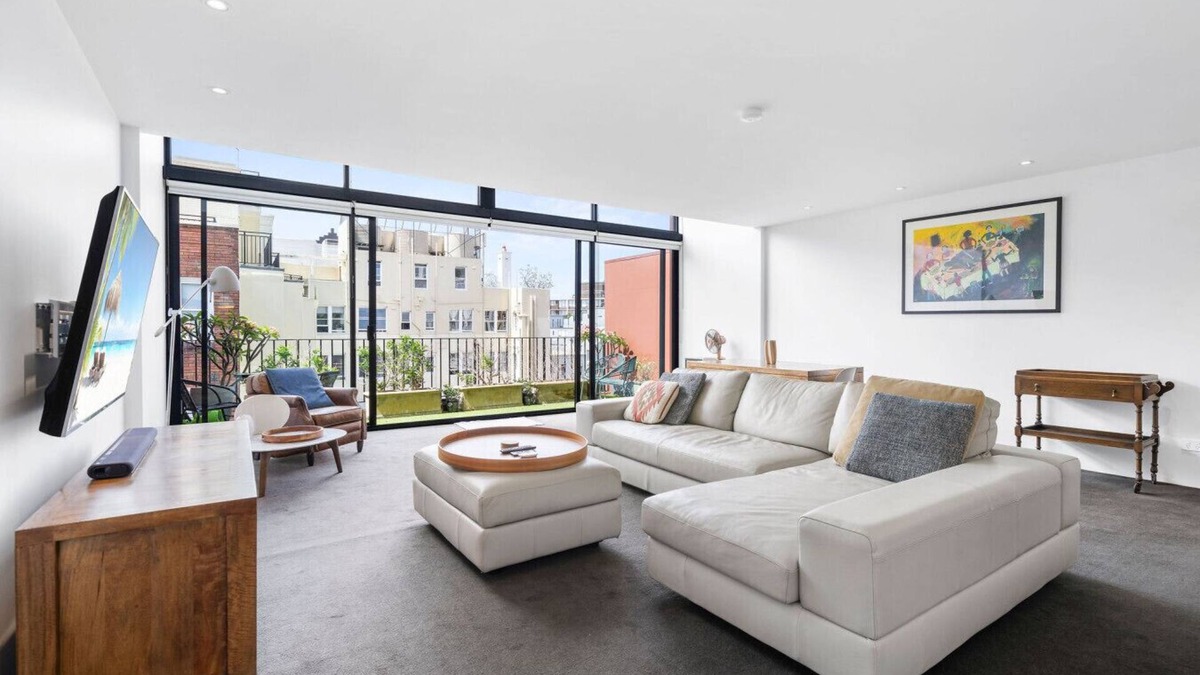 Potts Point Apartment | Luxury New York Sky Pad - with Views + Gym +Sauna