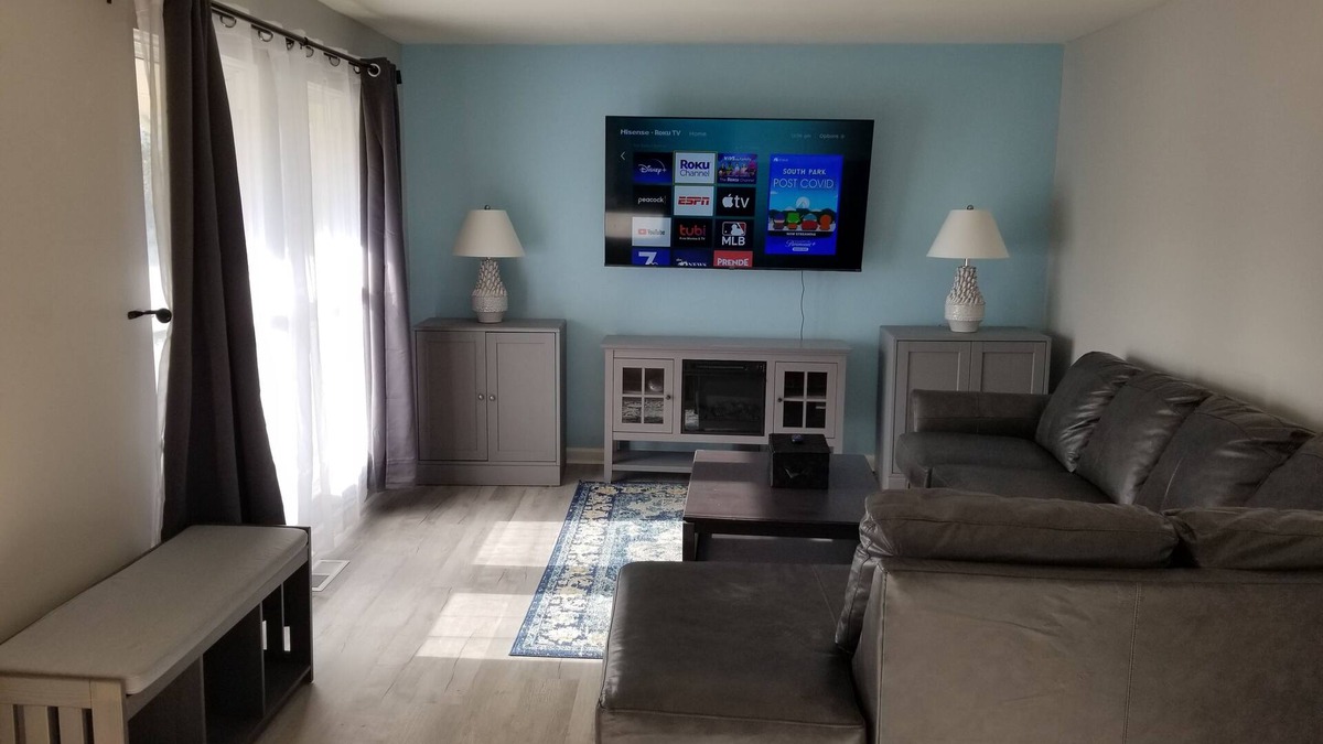 Canton House | *Luxury* - Newly Renovated 3 BR Oasis - Canton/Plymouth/Ann Arbor