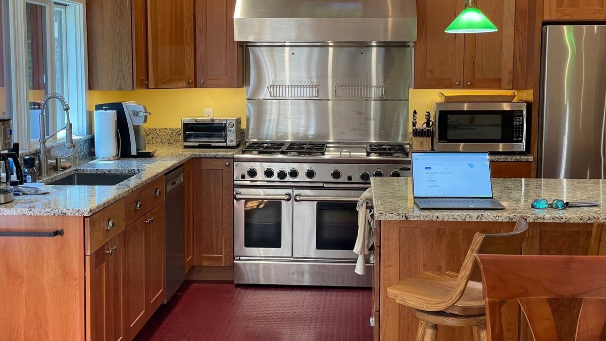 Williamsville House | Luxury Newly Renovated 3 Bedroom Home Close to Brattleboro and Mount Snow