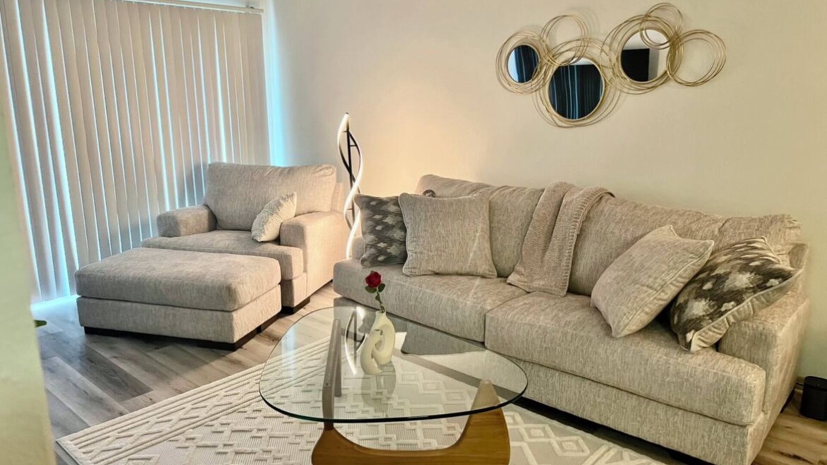 Santa Ana Heights Apartment | Luxury Newport Beach rental Location Location location