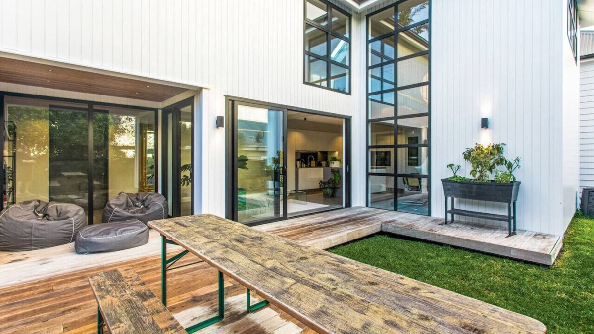 Grey Lynn House | Luxury Executive Family Home with Parking & Spa