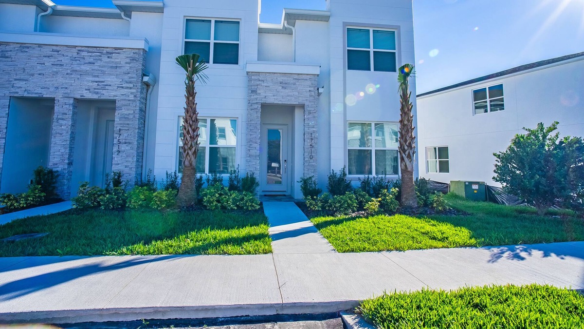 Silver Creek House | Luxury Oasis: 4BR Villa with Pool & Opulent Amenities - 17510 HF