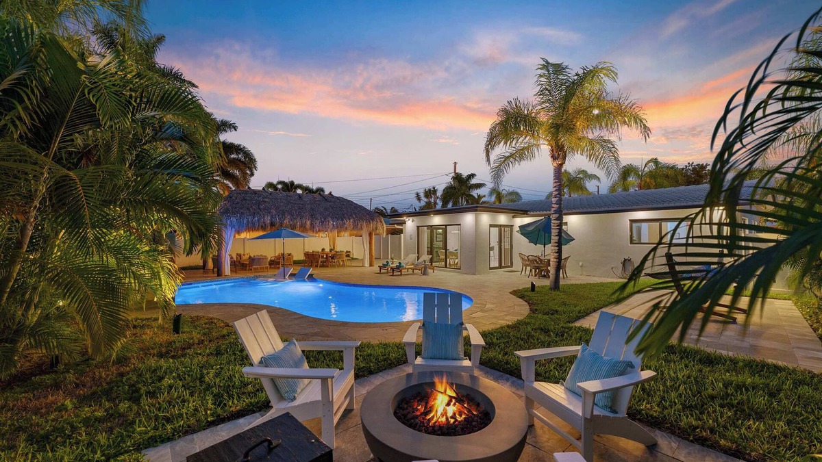 North Corals House | Luxury Oasis~Min to Beach~Fire Pit~Heated Pool