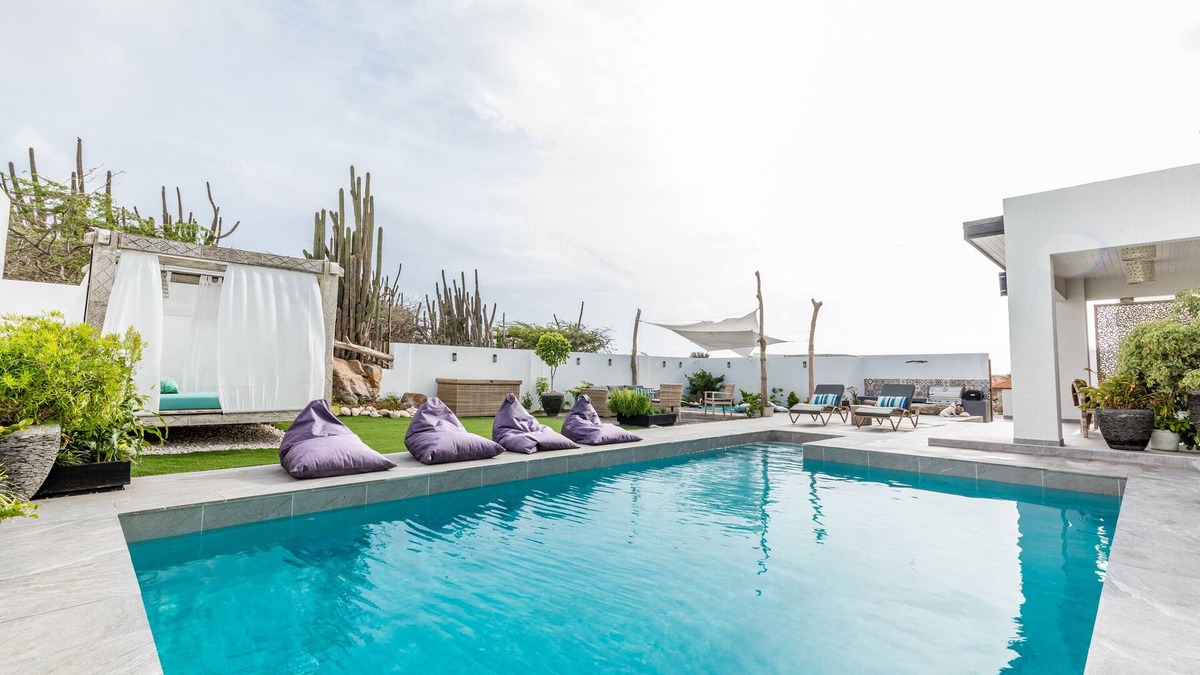 Boroncana Villa | Luxury Oasis Villa with Pool! - 3 Mins to Beach, Shops, Restaurants, Market.