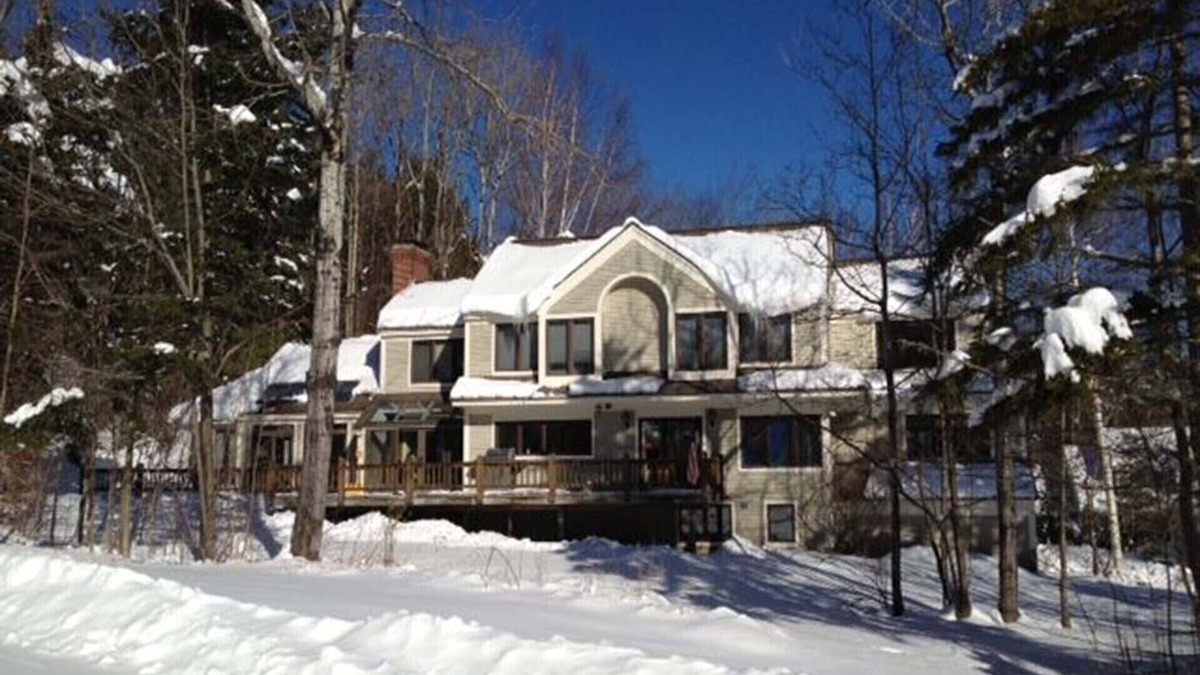 Stratton Mountain House | Luxury Oasis w/Serene Views! Close to Ski Slopes w/Shuttle. Gameroom. Golf. WiFi