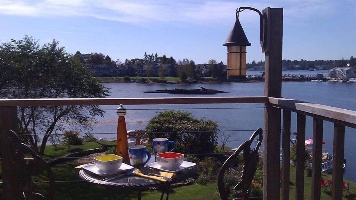 Boothbay Harbor House | LUXURY OCEAN FRONT BOOTHBAY HARBOR HOME- 3 BED, 2 BATH, SLEEPS 10- PETS OK