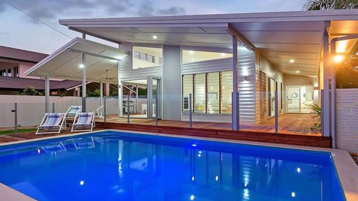Machans Beach House | Luxury ocean property “ La Flotte” in North Qld