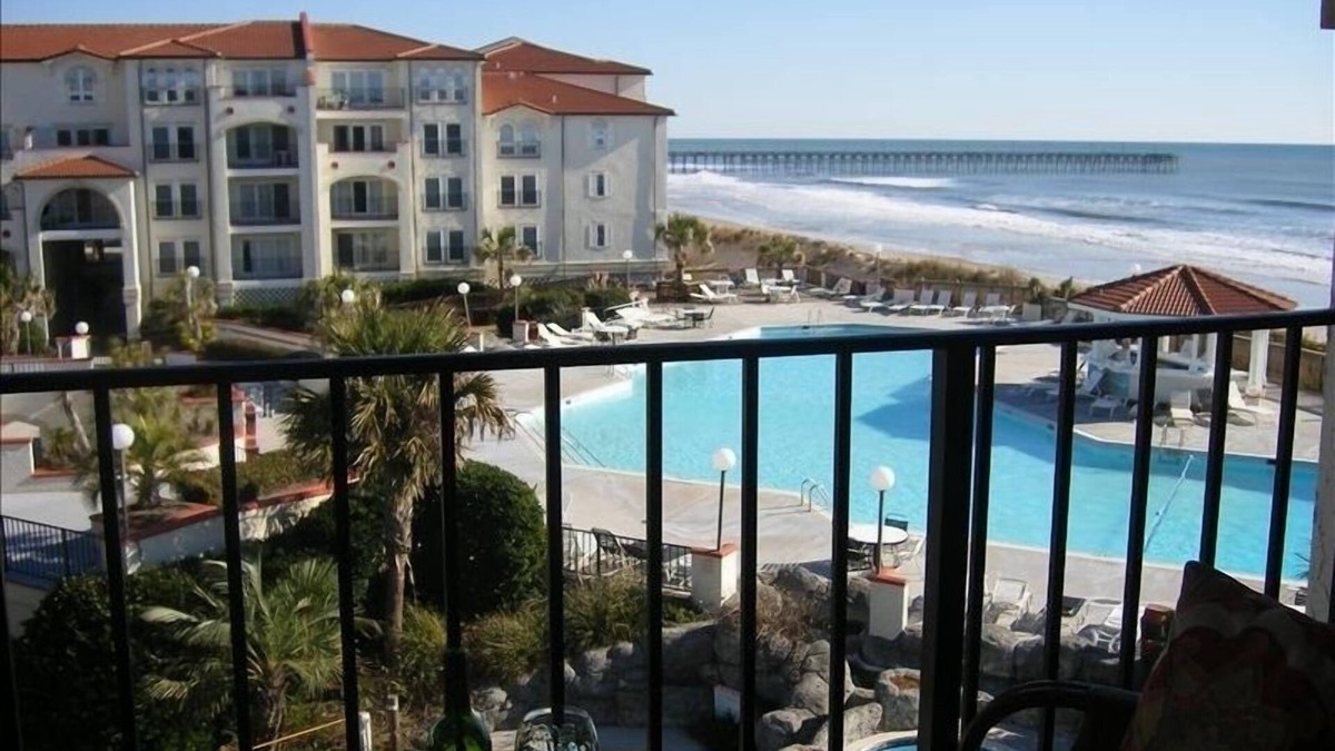 North Topsail Beach Condo | Luxury Oceanfront Villa Capriani/4 Pools/Hot Tub/Wifi/Unbeatable Views/3rd Floor