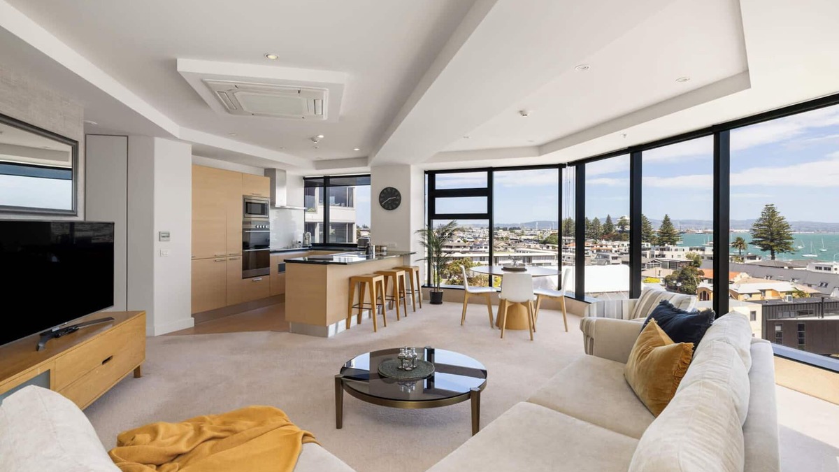 Mount Maunganui Apartment | Luxury Ocean Views - Heated Pool, Main Beach & Gym