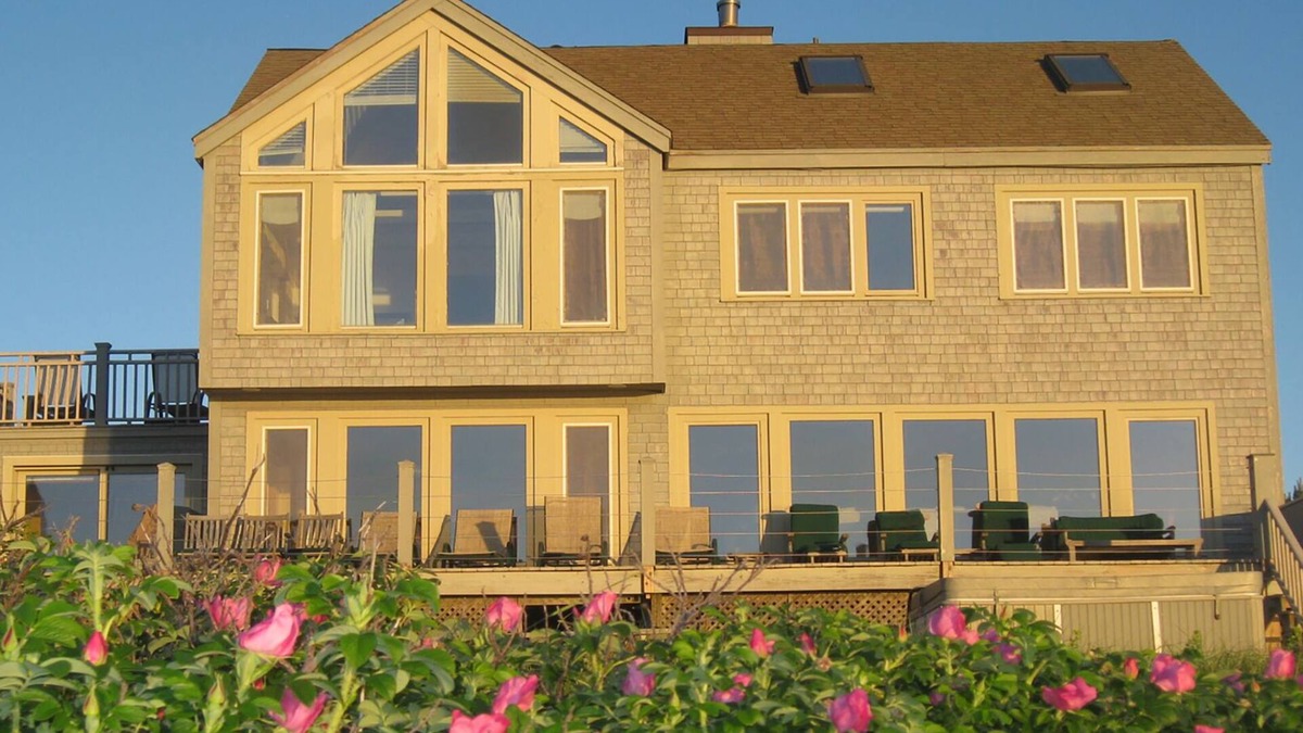 Newbury House | Luxury Oceanfront 6BR - 4 King, 4.5 BA, Elevator, 3 Decks & Hot Tub
