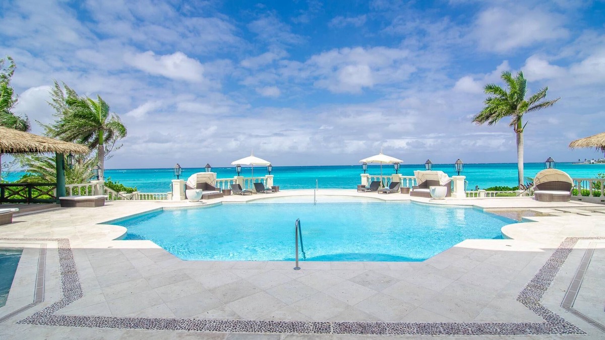 Nassau Villa | Luxury Oceanfront 9BR Villa w/Private Pool and Staff in Nassau