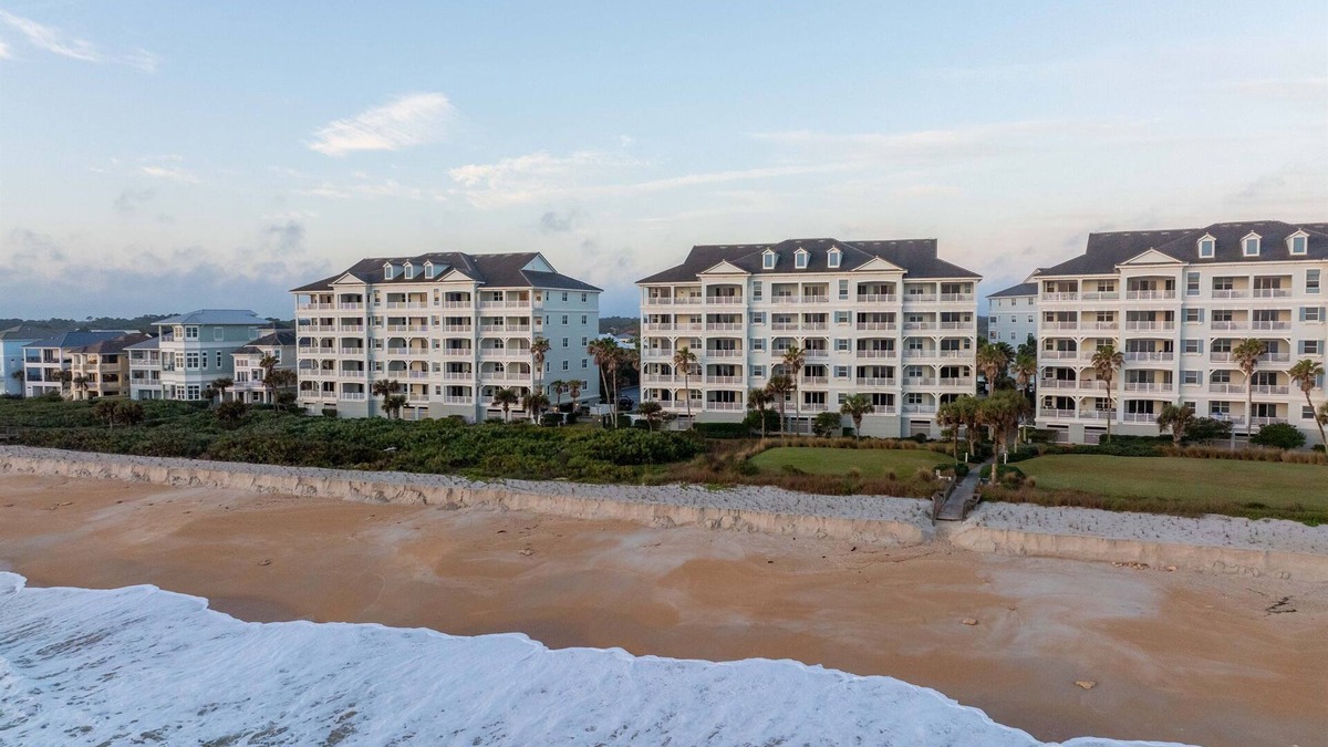 Palm Coast Condo | Luxury Oceanfront Condo Pet Friendly Prime Spot