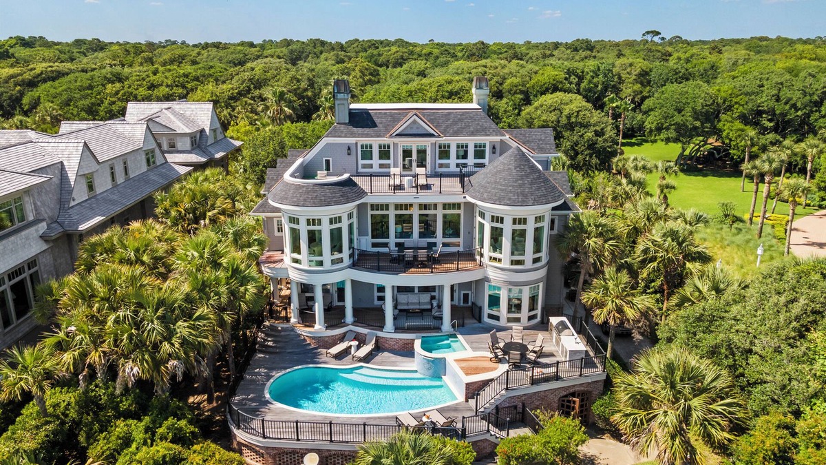 Vanderhorst Plantation House | Luxury Oceanfront home, pool, hot tub