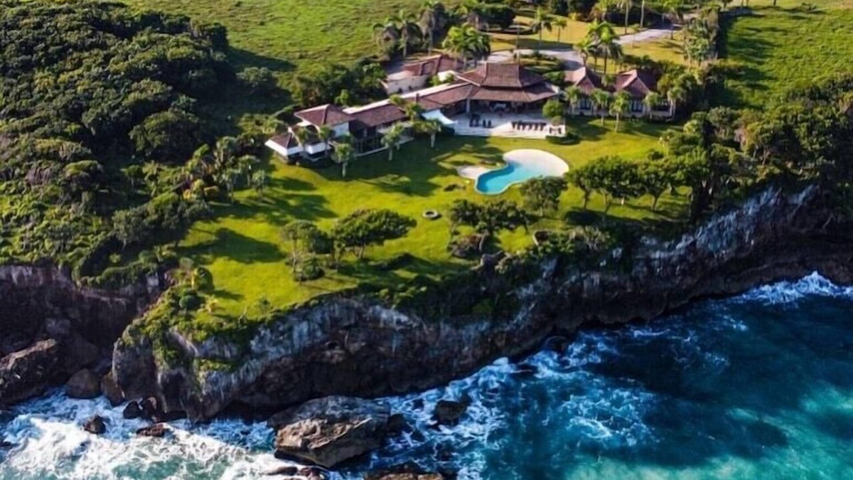Abreu Villa | Luxury Oceanfront Villa w/Pool and cliffside tub