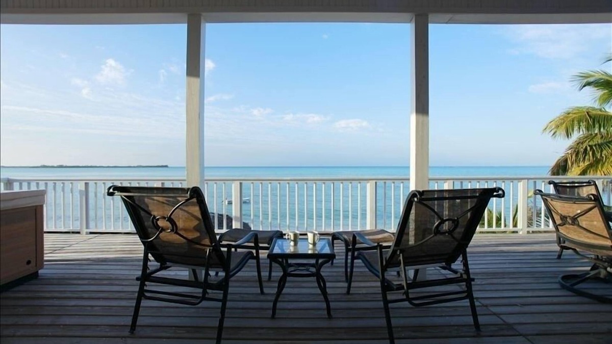 Cherokee House | Luxury Oceanfront with HOT TUB - BOAT, kayaks, paddleboards included -PARADISE!