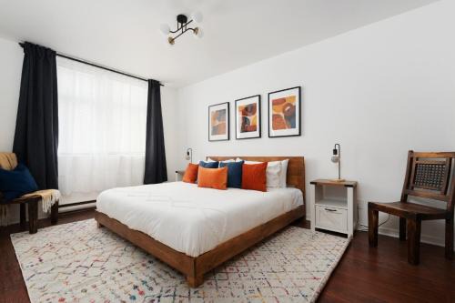 Ville-Marie Apartment | Luxury Old Montreal Parking with Yard Patio 10 Guests