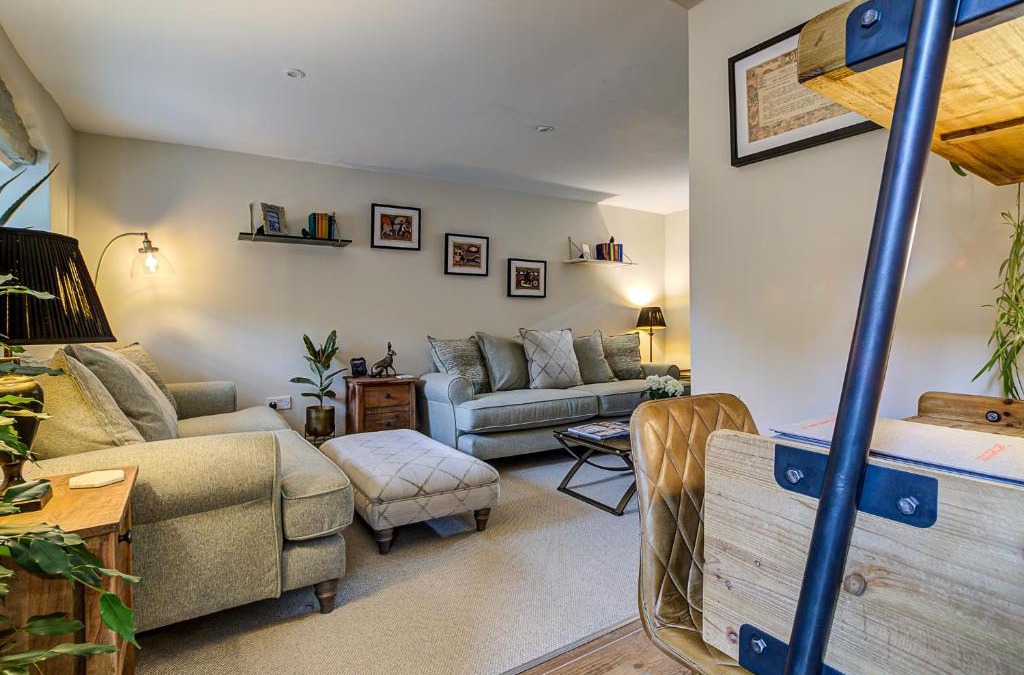 Fairford House | Luxury Old Sorting Office in Cotswold town centre