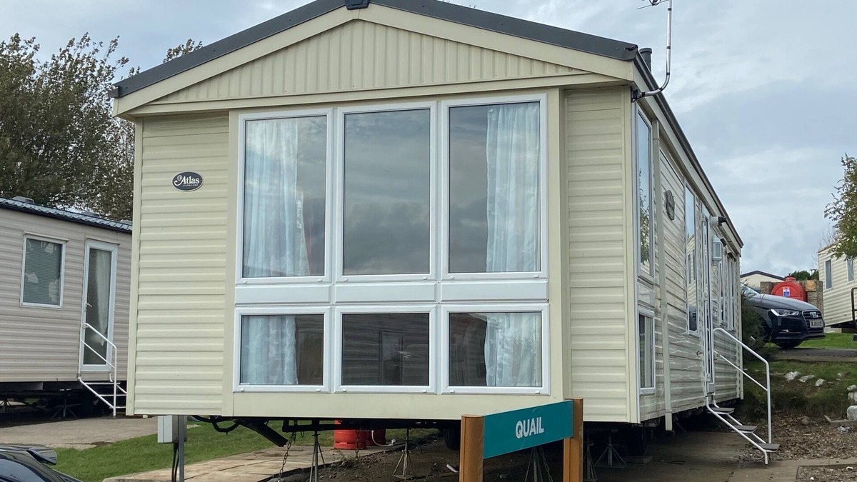 Tunstall House | Luxury on a budget - Sea view 2 bed Caravan Puffin 14
