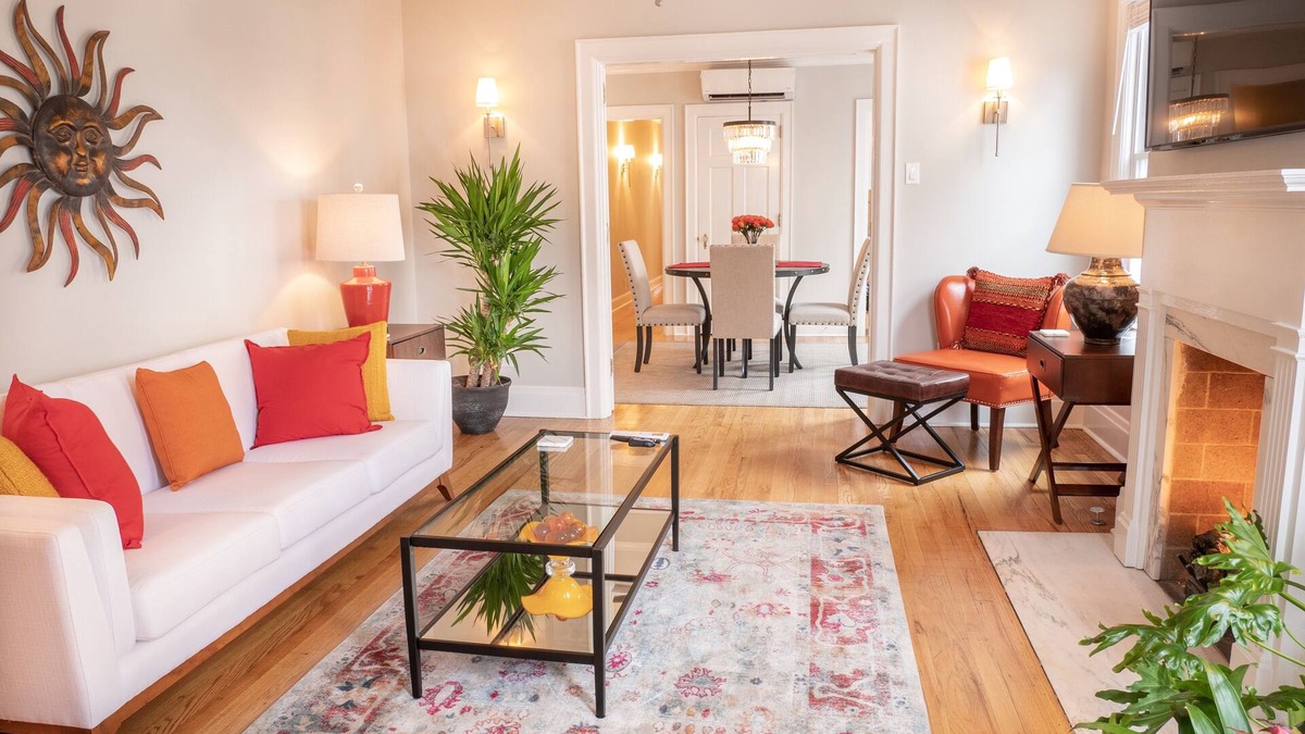 Richmond Apartment | Luxury on Main/South