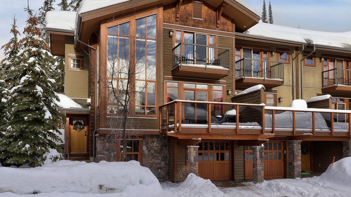 Sun Peaks House | Luxury on the slopes. ski-in & ski-out with private hot tub in Woodhaven 4