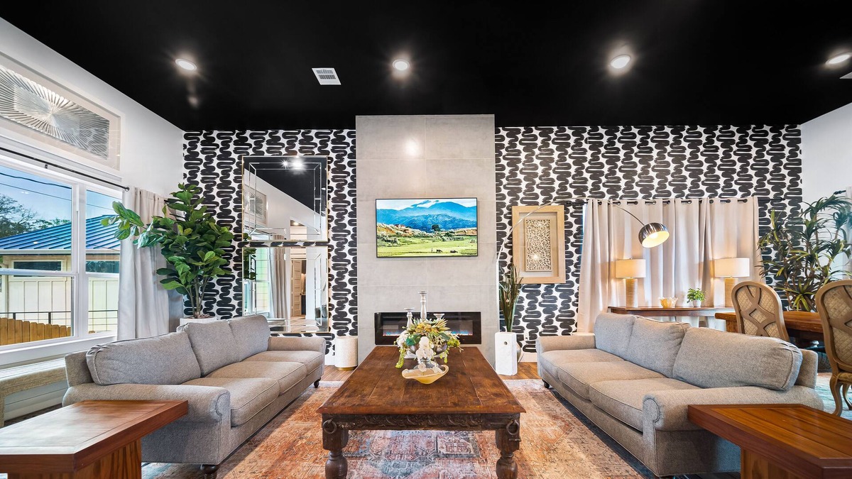 Pedernales Bend House | Luxury On The Water: Pool, Hot Tub, Games, Sleeps 20, Two Homes