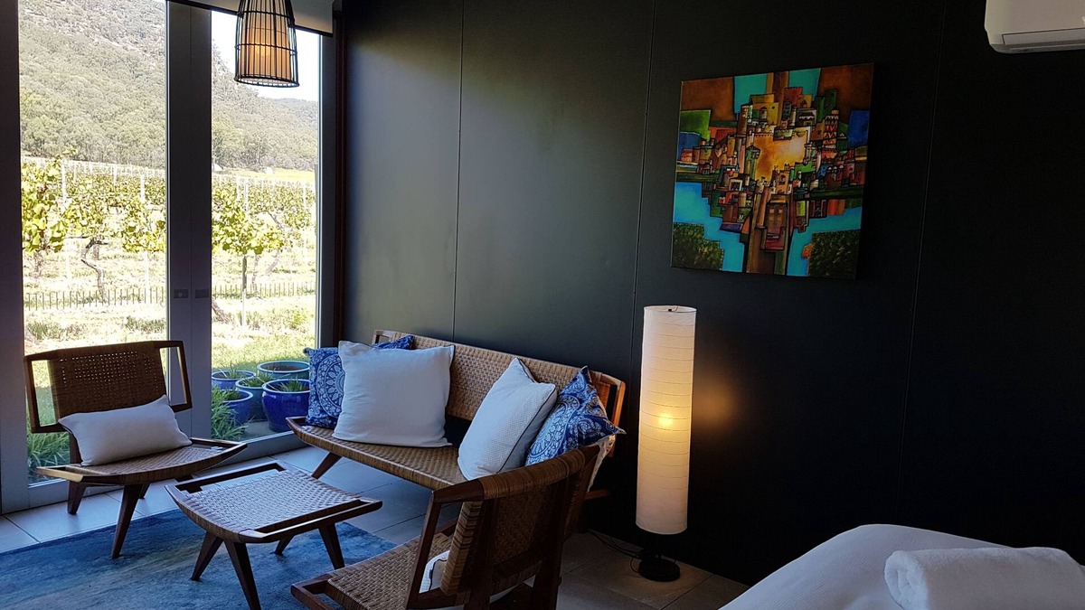 Fordwich Apartment | Luxury One Bedroom Apartment set amongst the vines