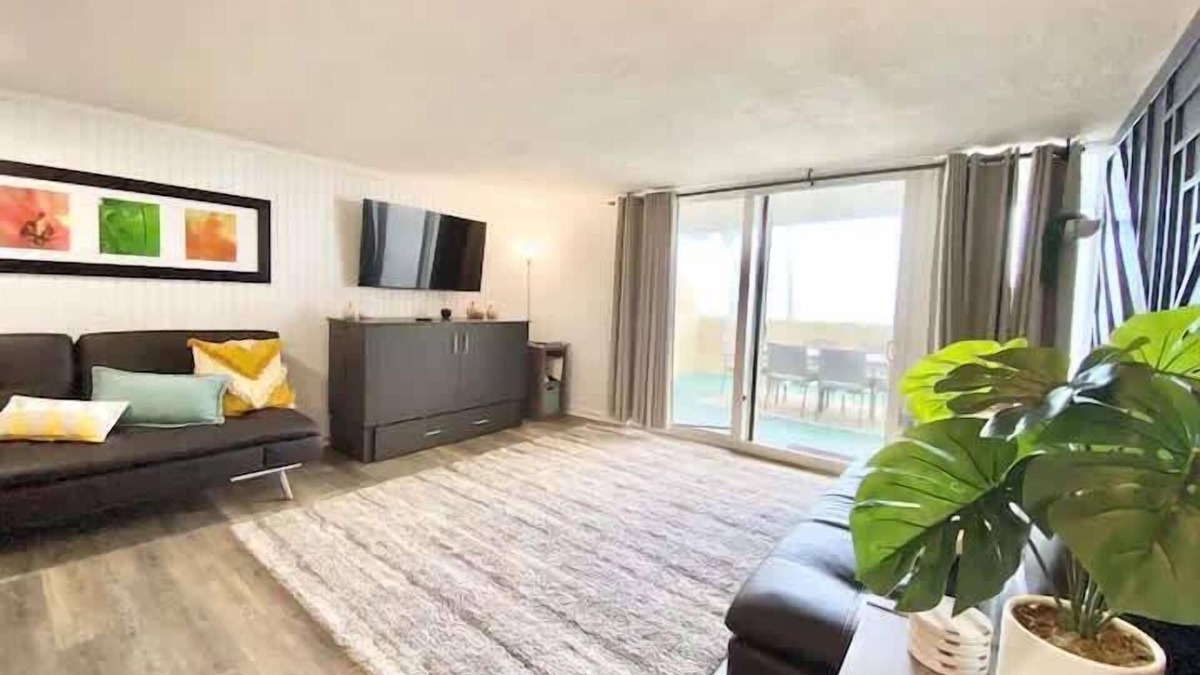 Punaluu Condo | Luxury One-Bedroom Apartment with Ocean View
