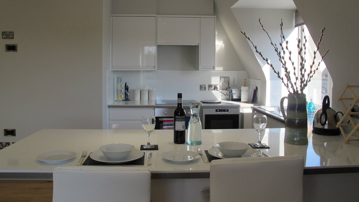 Harpenden Apartment | Luxury one bedroom town centre apartment available for short term rental
