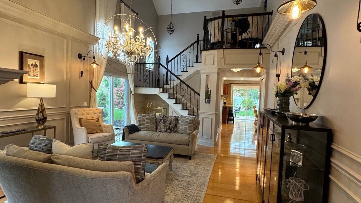 Strongsville House | Luxury One-Month Stay – Fully Furnished Home with Premium Amenities