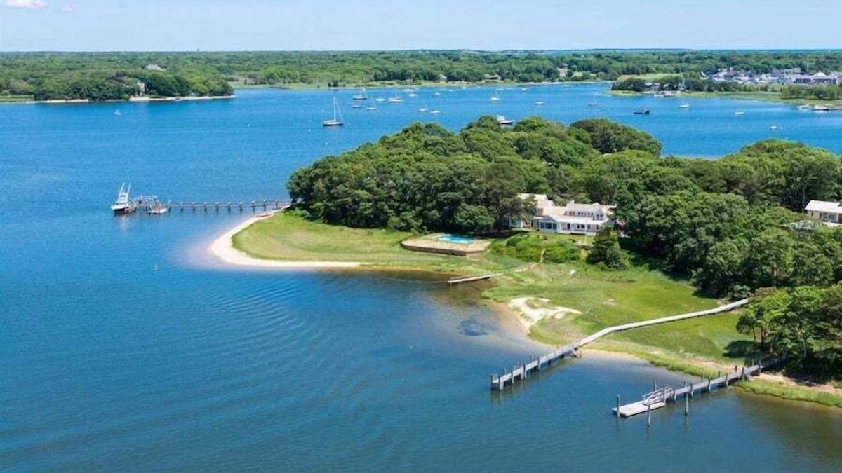 Cotuit House | Luxury Oyster Harbors Retreat With World Class Amenities RPAM057