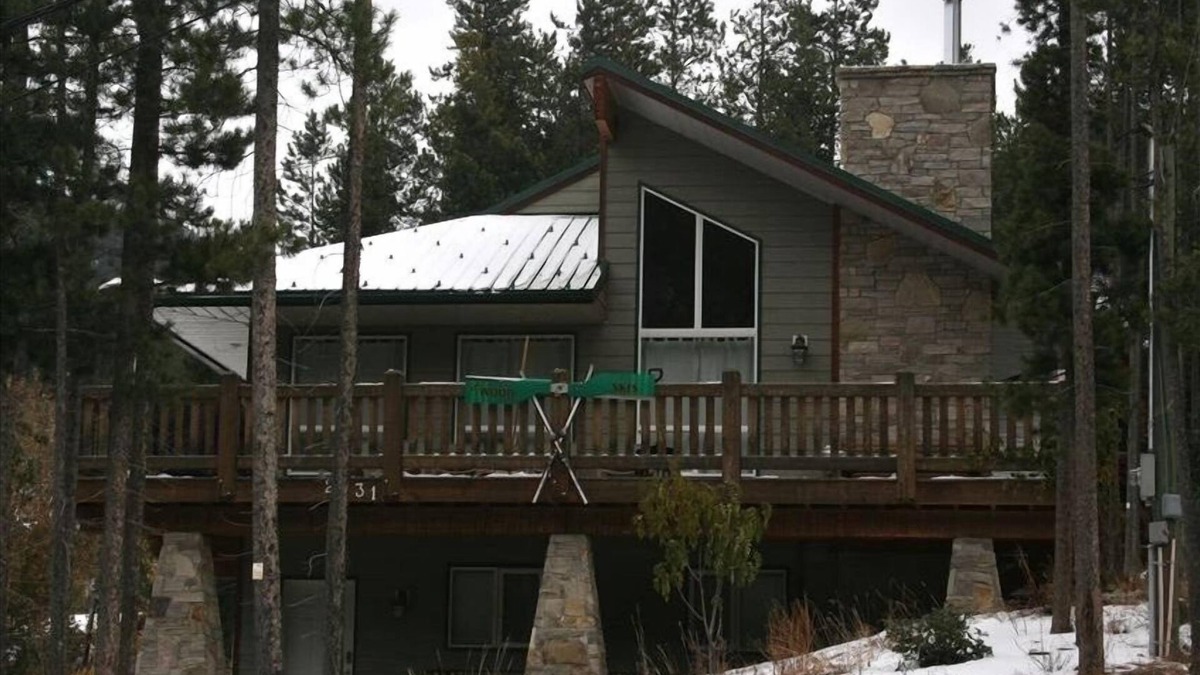 East Kootenay House | Luxury Panorama home on the hill