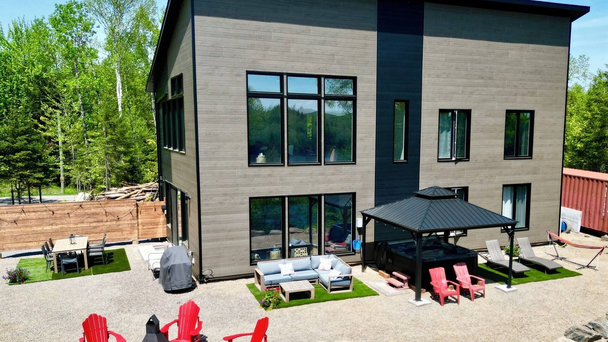 La Minerve House | Luxury Panoramic Lakeview Cottage w/Spa, Game Room & Beach