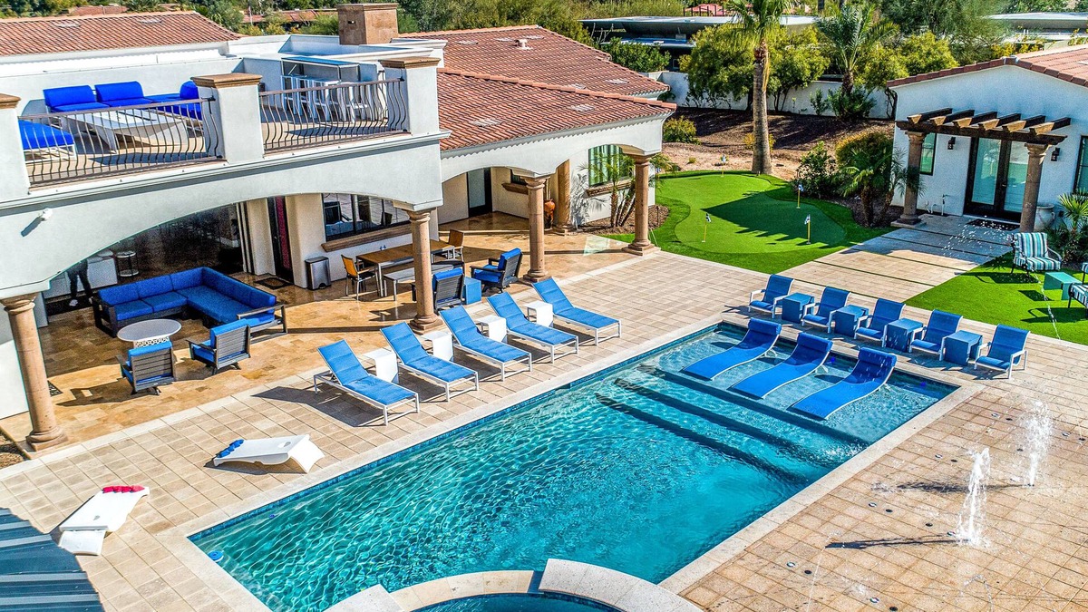 Paradise Del Este House | Luxury Paradise Valley Retreat with Splash Pad, Firepit & Sports Court