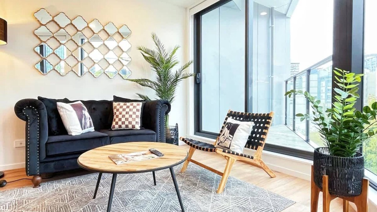 Newton Apartment | Luxury Parkside Living on Queen St vs AC Pool Gym