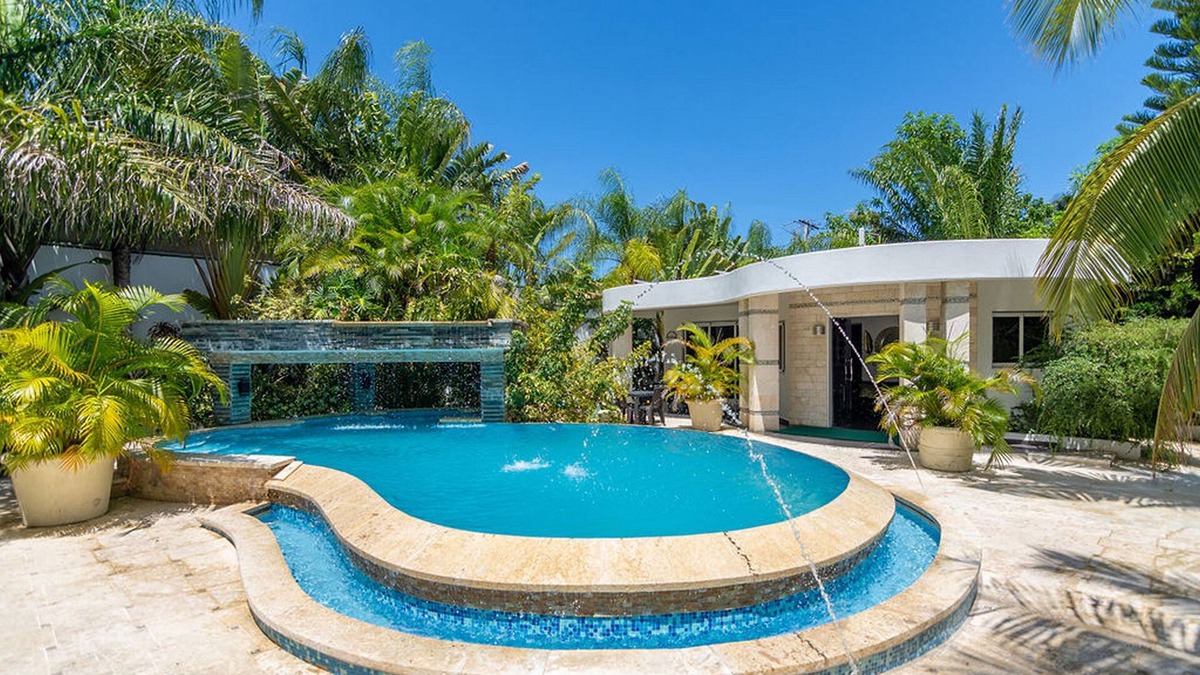 Villas Ana Maria Villa | Luxury party complex in Sosua, 2 large villas, 16 BD/16 BTH, 2 pools, near all